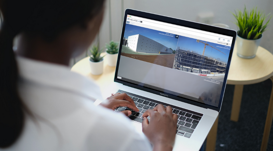 The user accesses the Timelapselab platform on a laptop to remotely monitor the progress of the construction site.